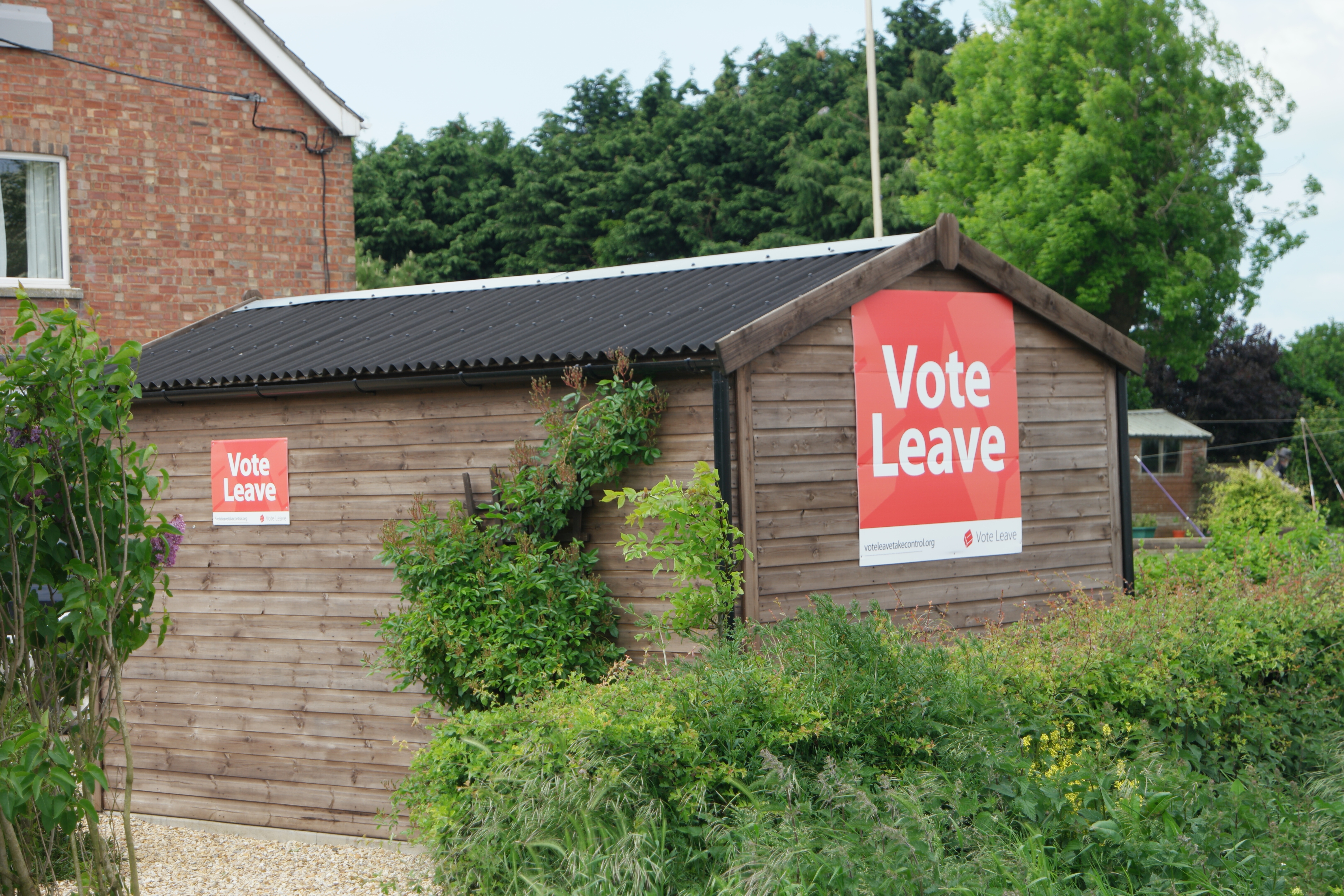 Isolated shed with Vote Leave sign